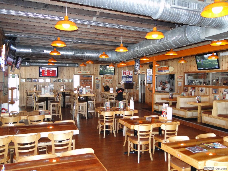 hooters near mne